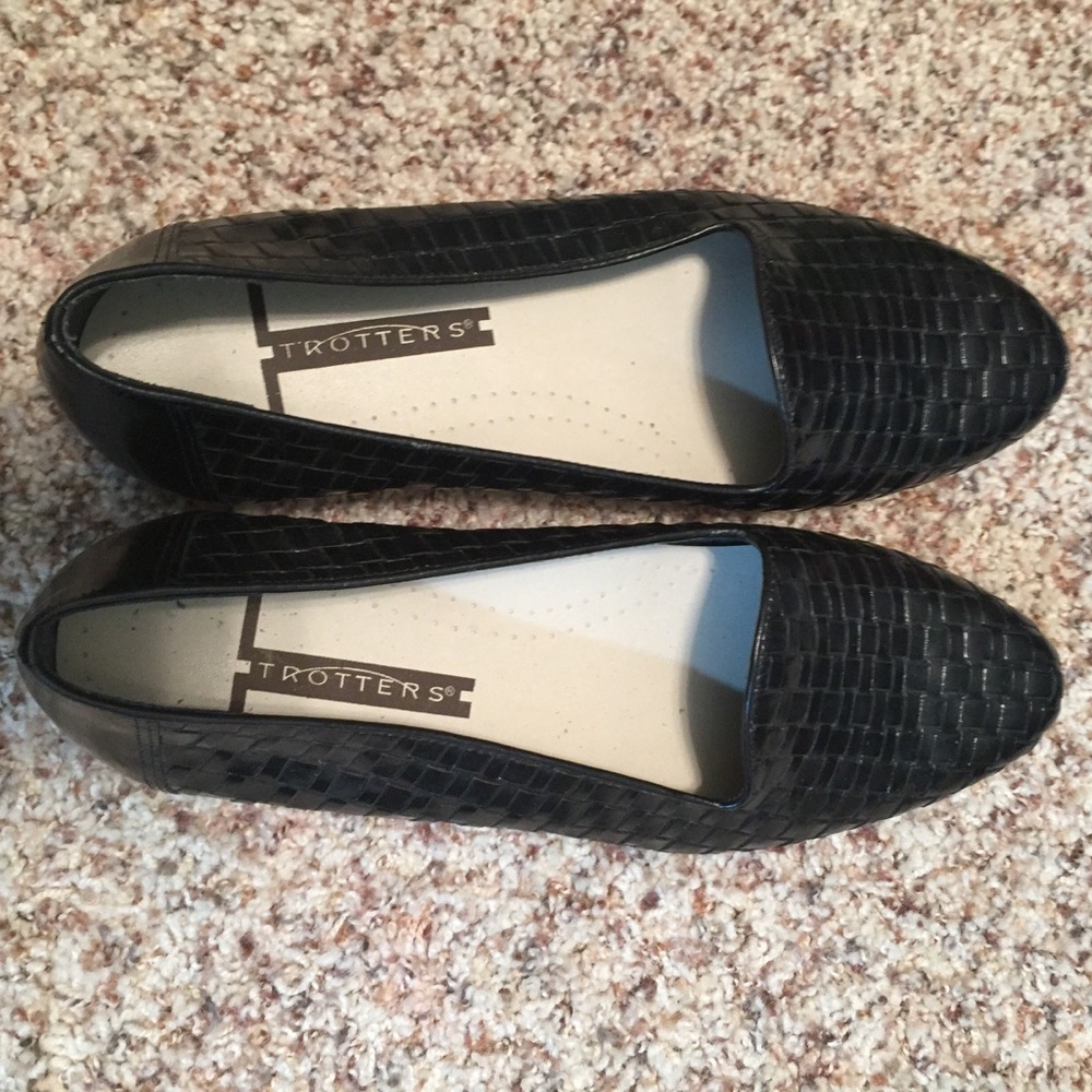 Black Woven Look Trotters Flat Shoe, Size 7.5M